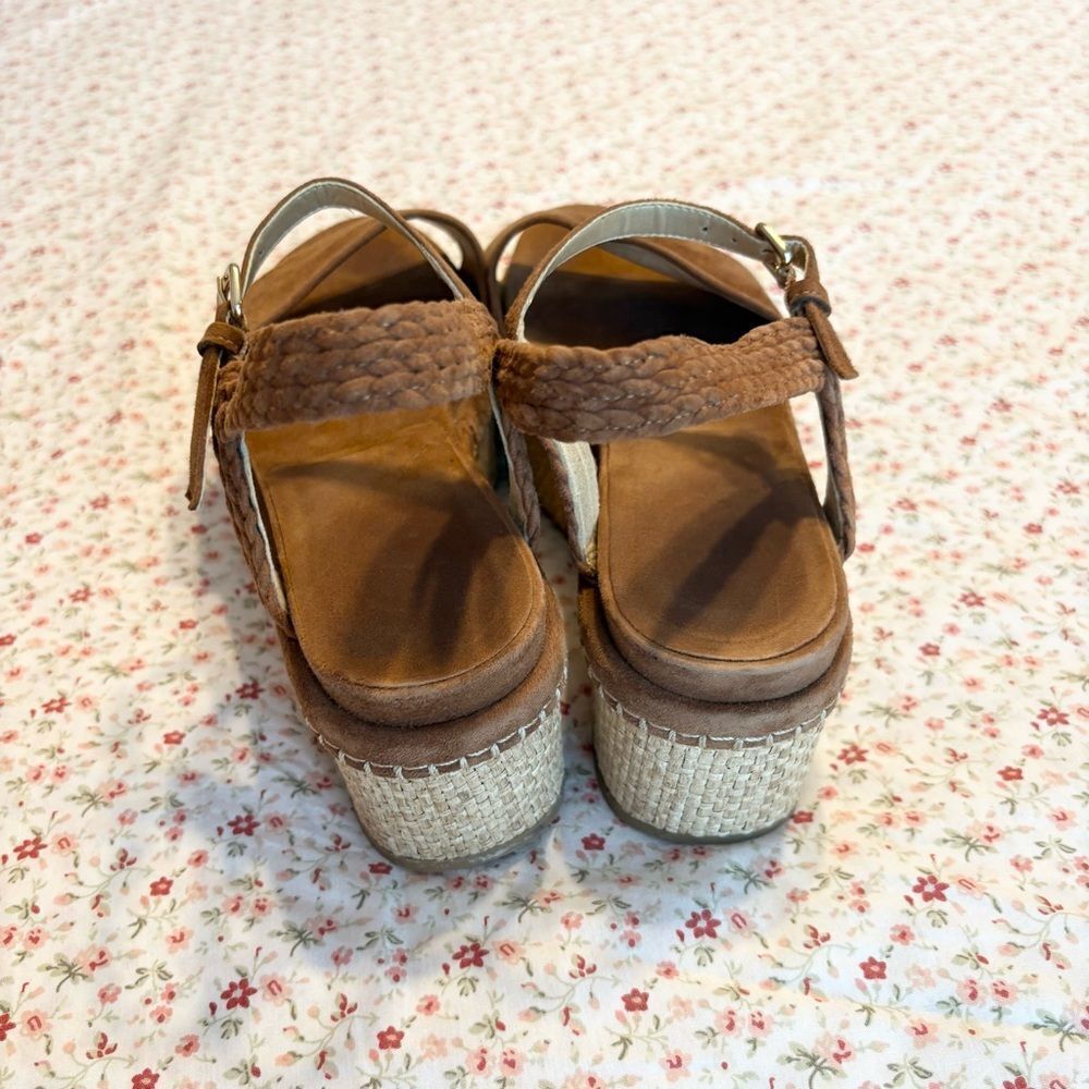 PLATFORM WAY
STUART WEITZMAN
Color: Amaretto Suede - Picture 6 of 7